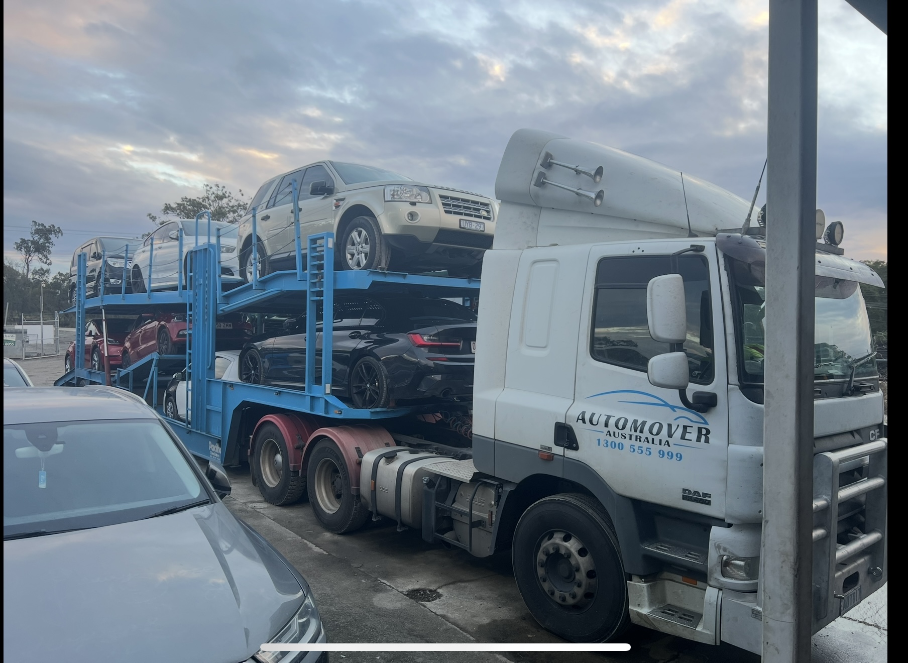 Auto Mover Car Carrier Loaded with Multiple Vehicles