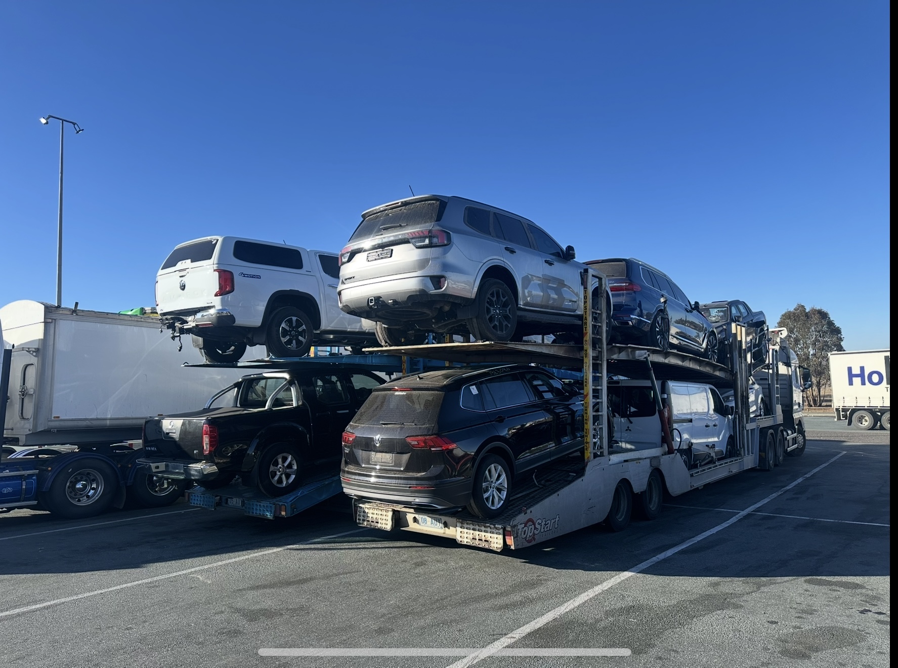 Auto Mover Multi-Vehicle Transport Fleet with Cars Loaded