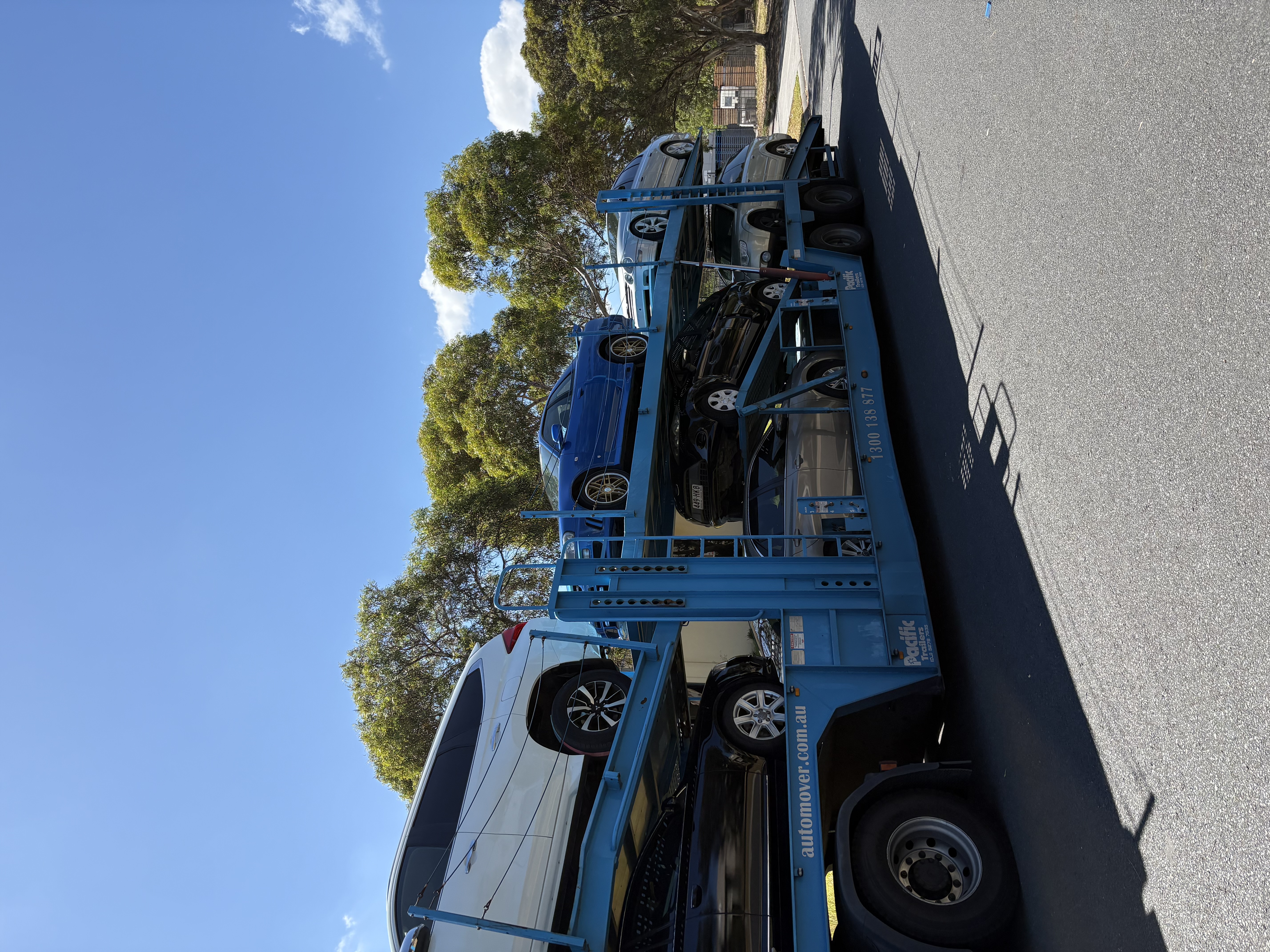 Auto Mover Car Carrier Loaded with Multiple Vehicles