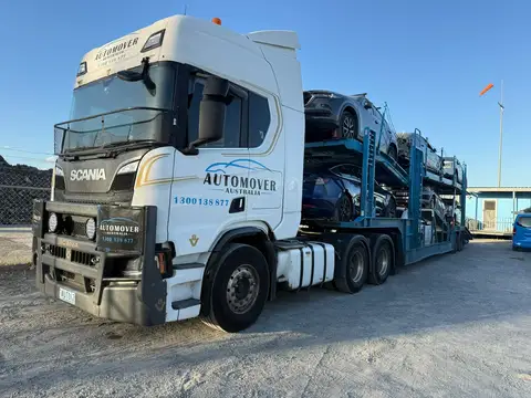 Auto Mover Scania Truck with Multi-Vehicle Car Carrier