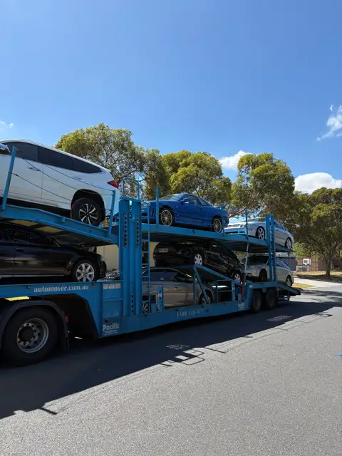Auto Mover Car Carrier Loaded with Multiple Vehicles