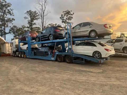 Auto Mover Car Carrier Loaded with Multiple Vehicles