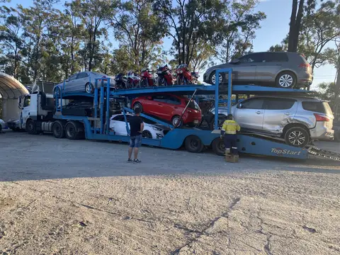 Auto Mover Car Carrier Loaded with Multiple Vehicles