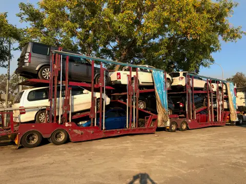 Auto Mover Car Carrier Loaded with Multiple Vehicles