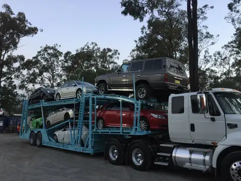 Auto Mover Car Carrier Loaded with Multiple Vehicles