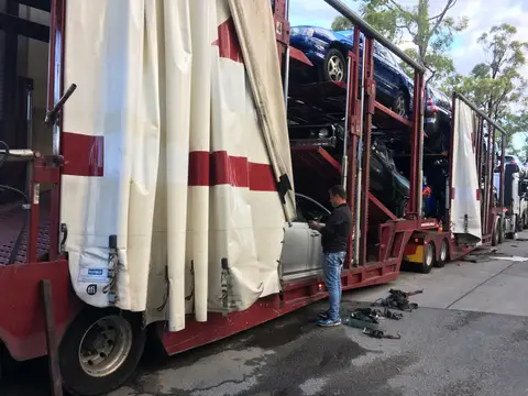 Auto Mover Car Carrier Loading Multiple Vehicles