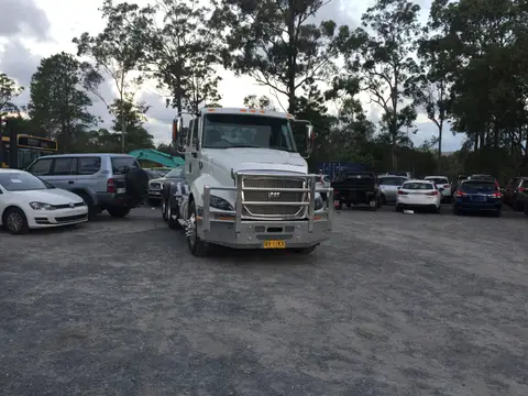 Auto Mover CAT truck with mixed vehicle fleet transport