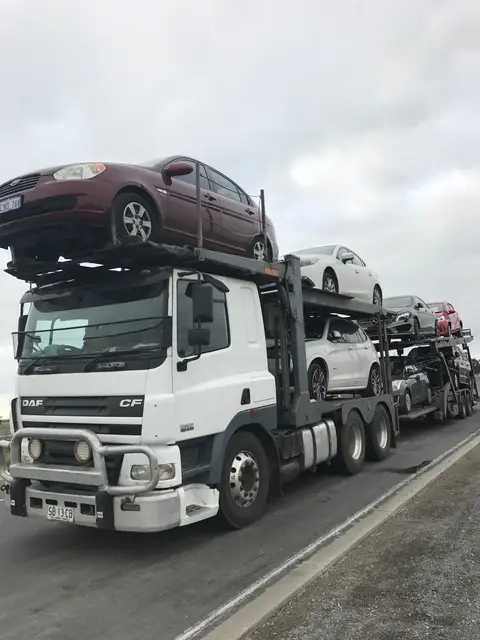 Auto Mover DAF CF Transporting Multiple Vehicles Interstate