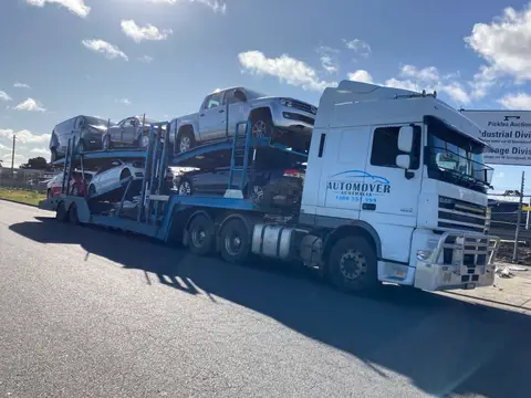 Auto Mover DAF Truck Transporting Multiple Vehicles Interstate