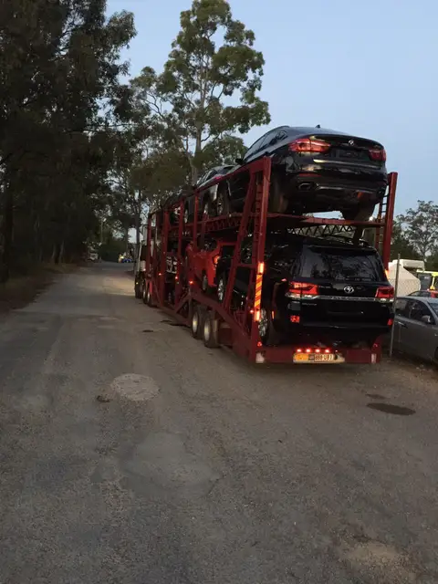 Auto Mover Double-Deck Car Carrier Transporting Two Vehicles