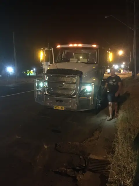Auto Mover Heavy Truck Transport Service Night Operation