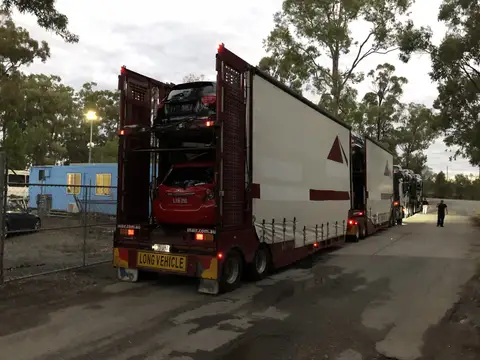 Auto Mover Long Vehicle Car Carrier with Multiple Vehicles