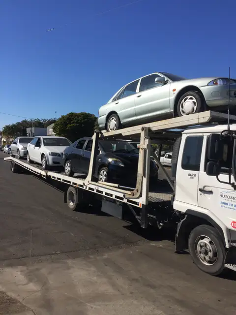 Auto Mover Multi-Car Carrier with Sedan Load