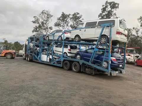 Auto Mover Multi-Deck Car Carrier Loaded with Vehicles