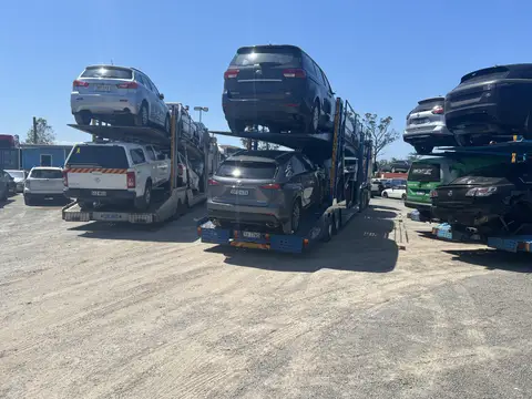 Auto Mover Multi-Deck Car Carriers Loading Vehicles