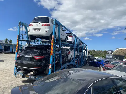 Auto Mover Multi-Level Car Carrier Loaded with Vehicles