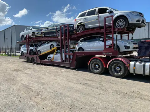 Auto Mover Multi-Level Car Carrier Loaded with Vehicles