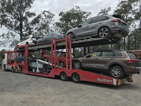 Auto Mover Multi-Level Car Carrier with Four Vehicles
