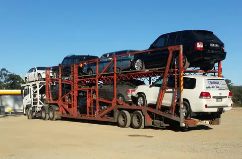 Auto Mover Multi-Level Car Carrier with Mixed Vehicle Load