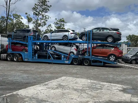 Auto Mover Multi-Level Car Carrier with Sedan Fleet