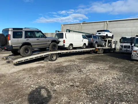 Auto Mover Multi-Vehicle Car Carrier Loaded for Transport