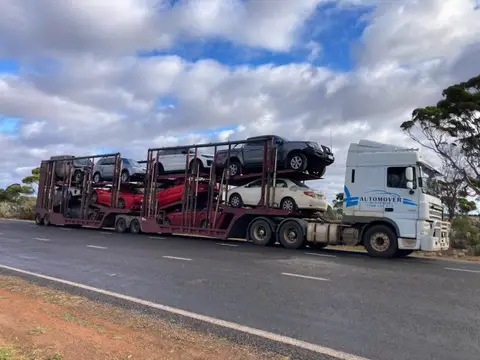 Auto Mover Multi-Vehicle Transport Carrier on Highway