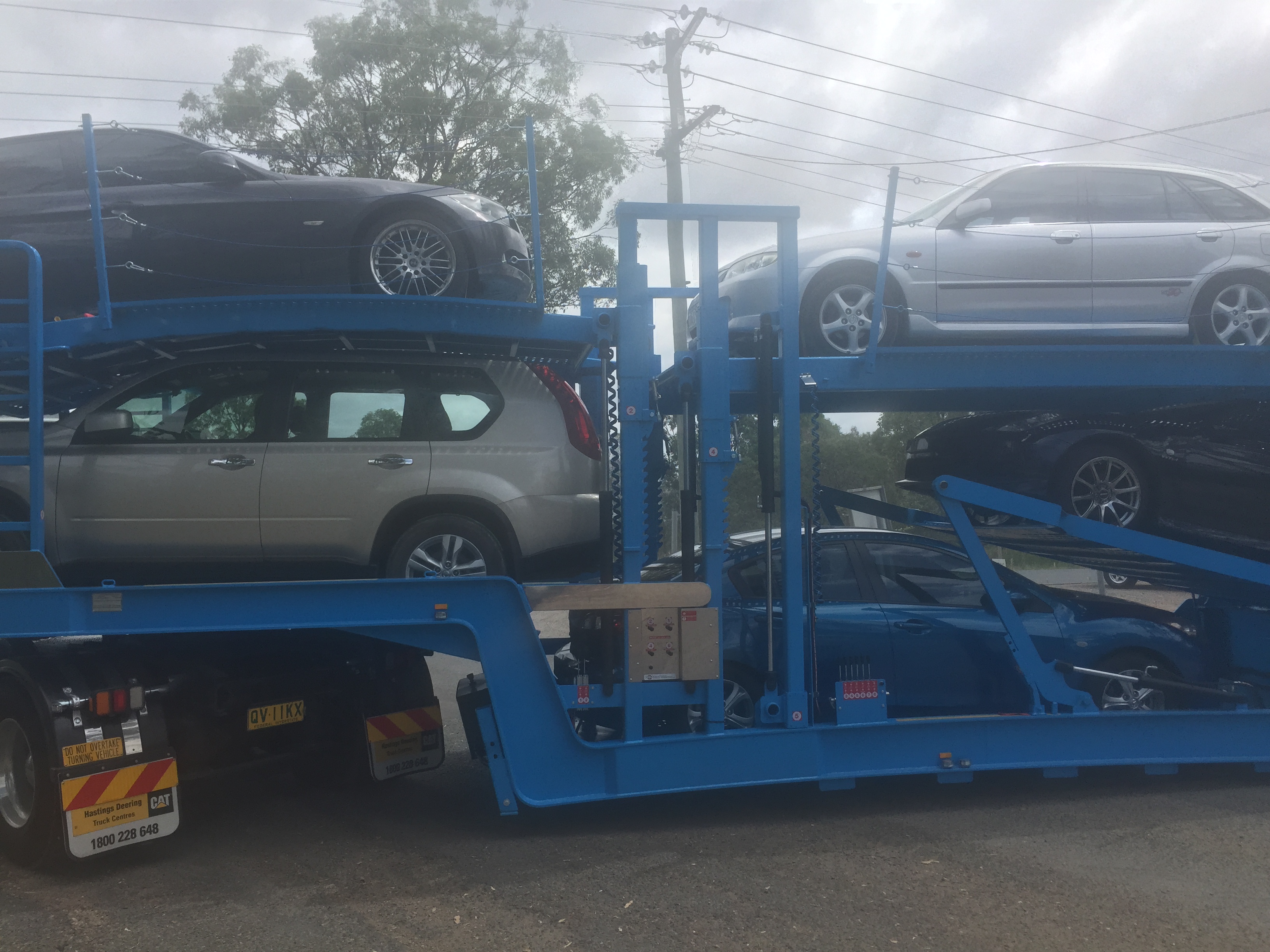 Auto Mover Car Carrier Loaded with Multiple Vehicles