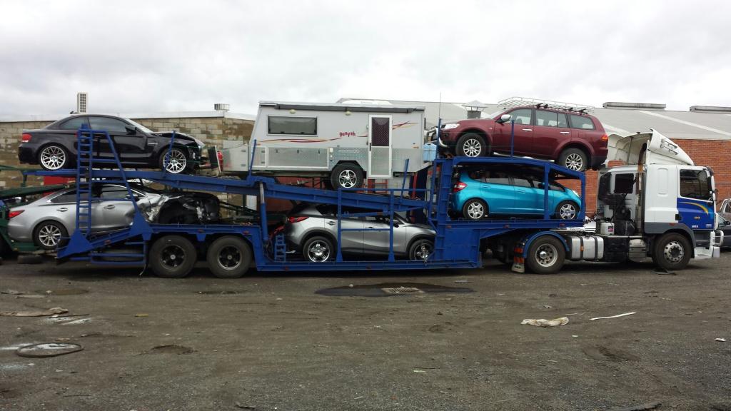 Auto Mover Car Carrier Loaded with Multiple Vehicles