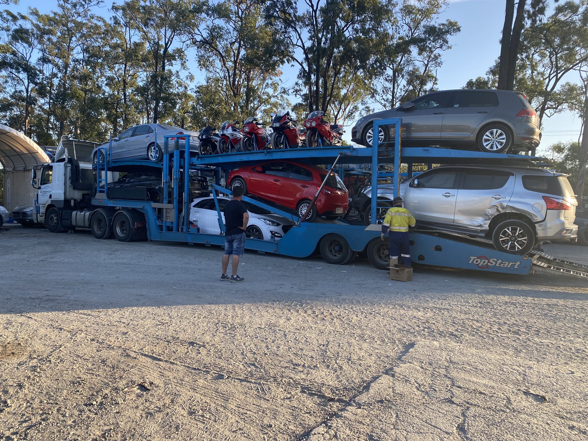 Auto Mover Car Carrier Loaded with Multiple Vehicles