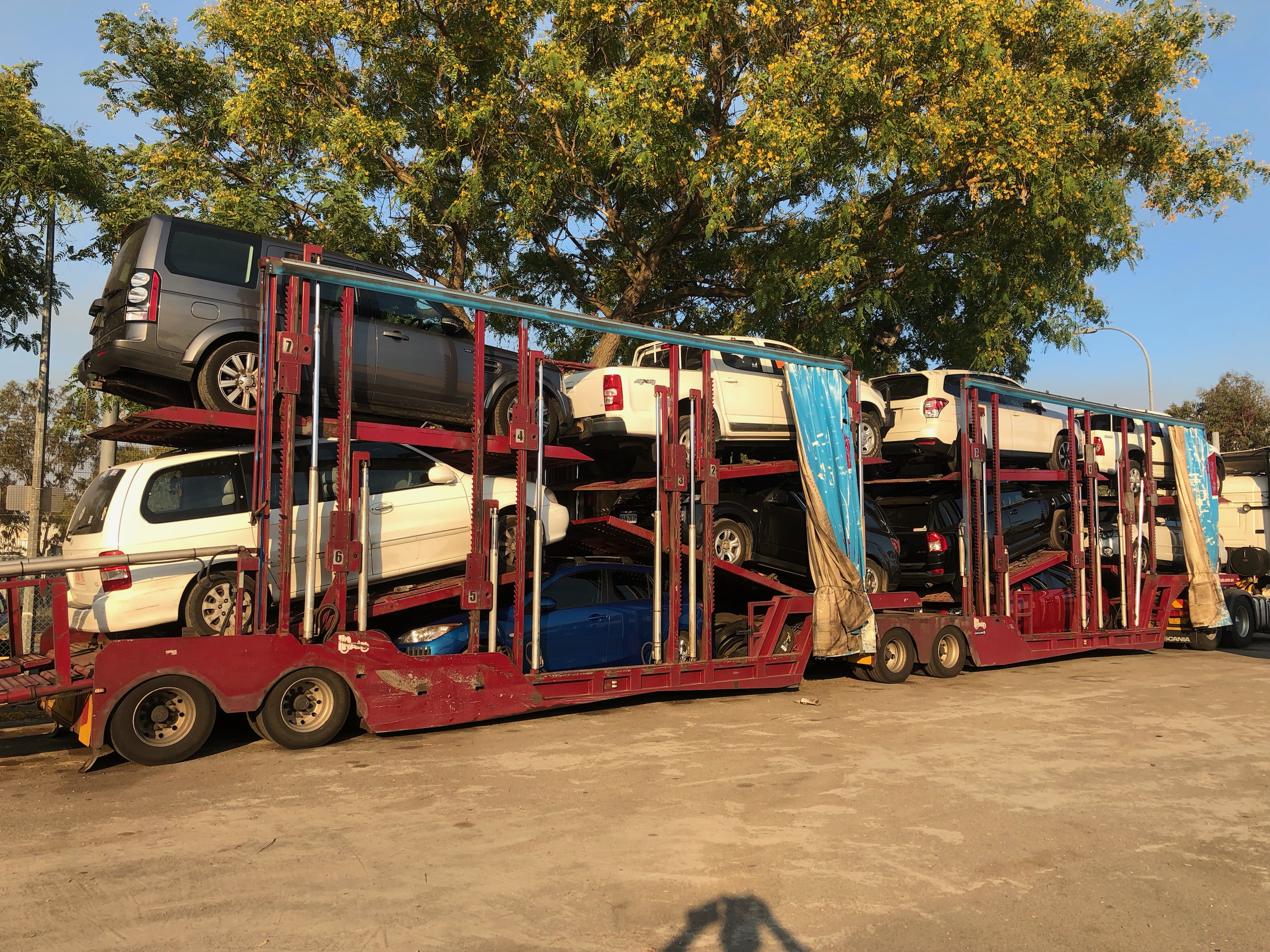 Auto Mover Car Carrier Loaded with Multiple Vehicles