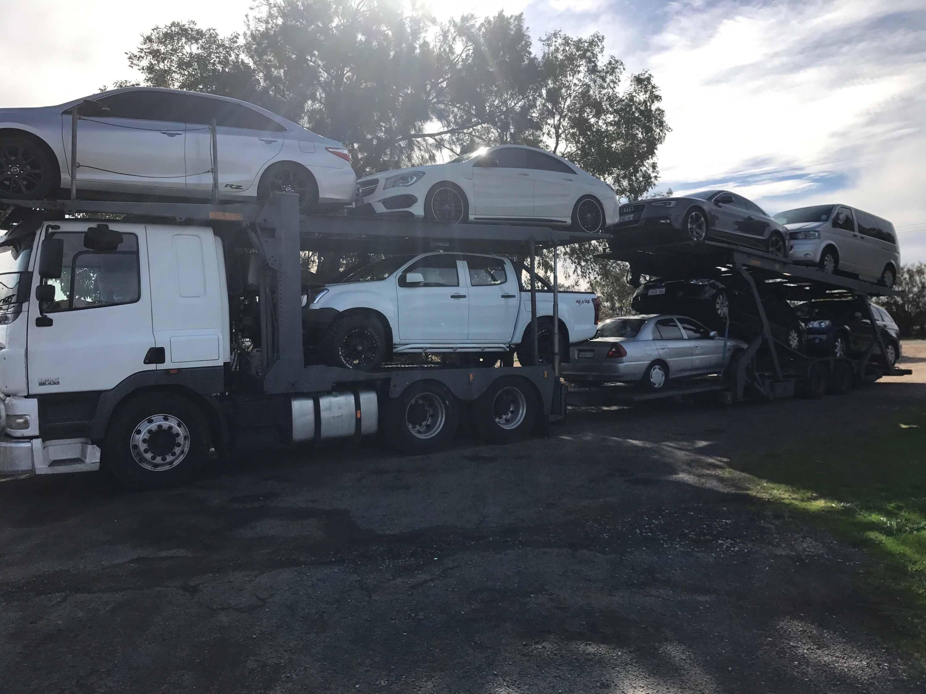 Auto Mover Car Carrier Loaded with Multiple Vehicles