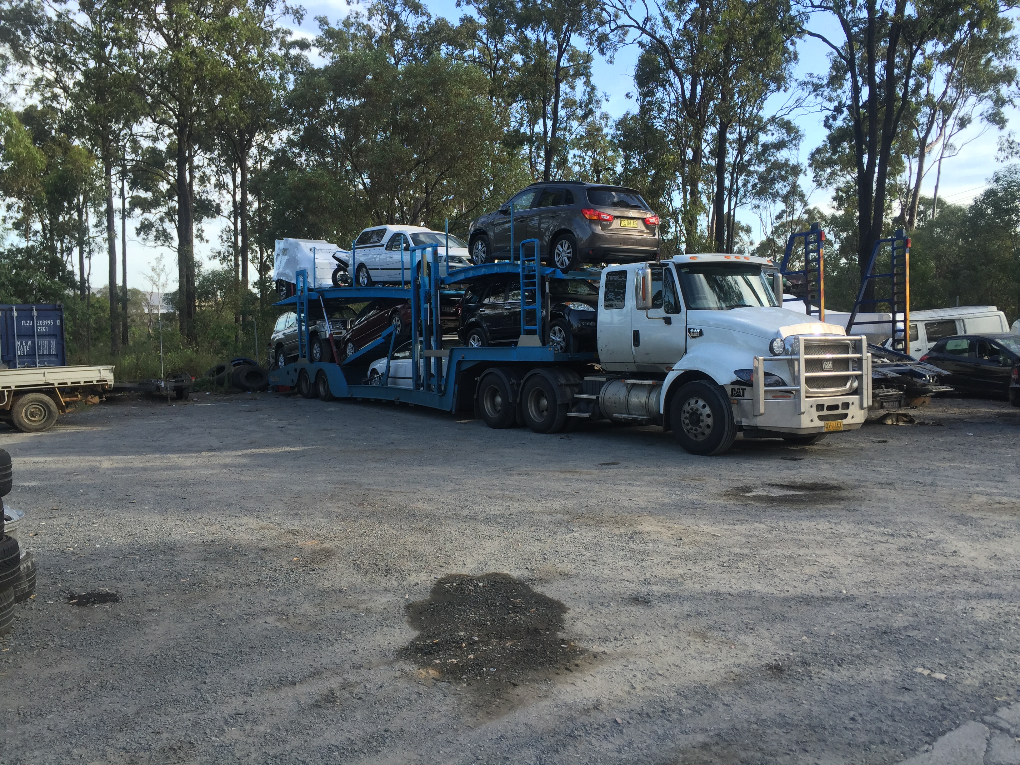 Auto Mover Car Carrier Loaded with Multiple Vehicles