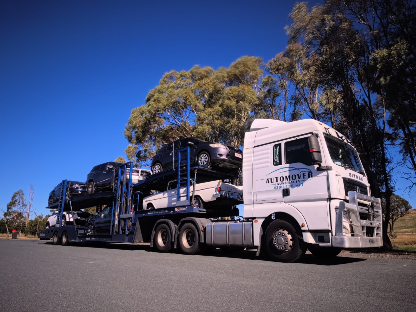 Auto Mover Car Carrier Loaded with Multiple Vehicles