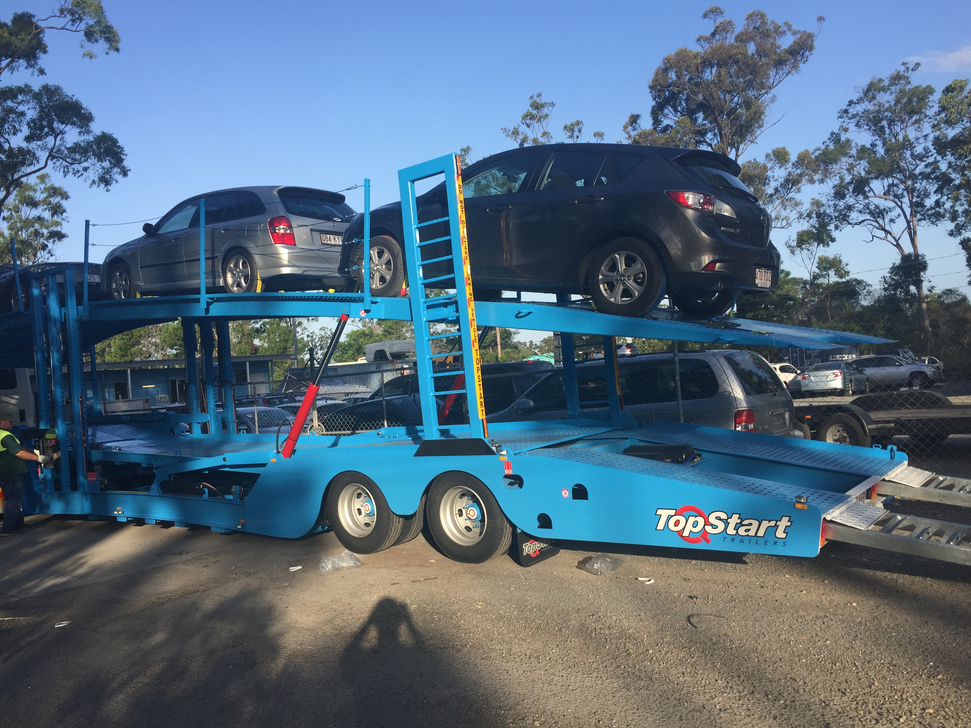 Auto Mover Car Carrier Loaded with Two Vehicles