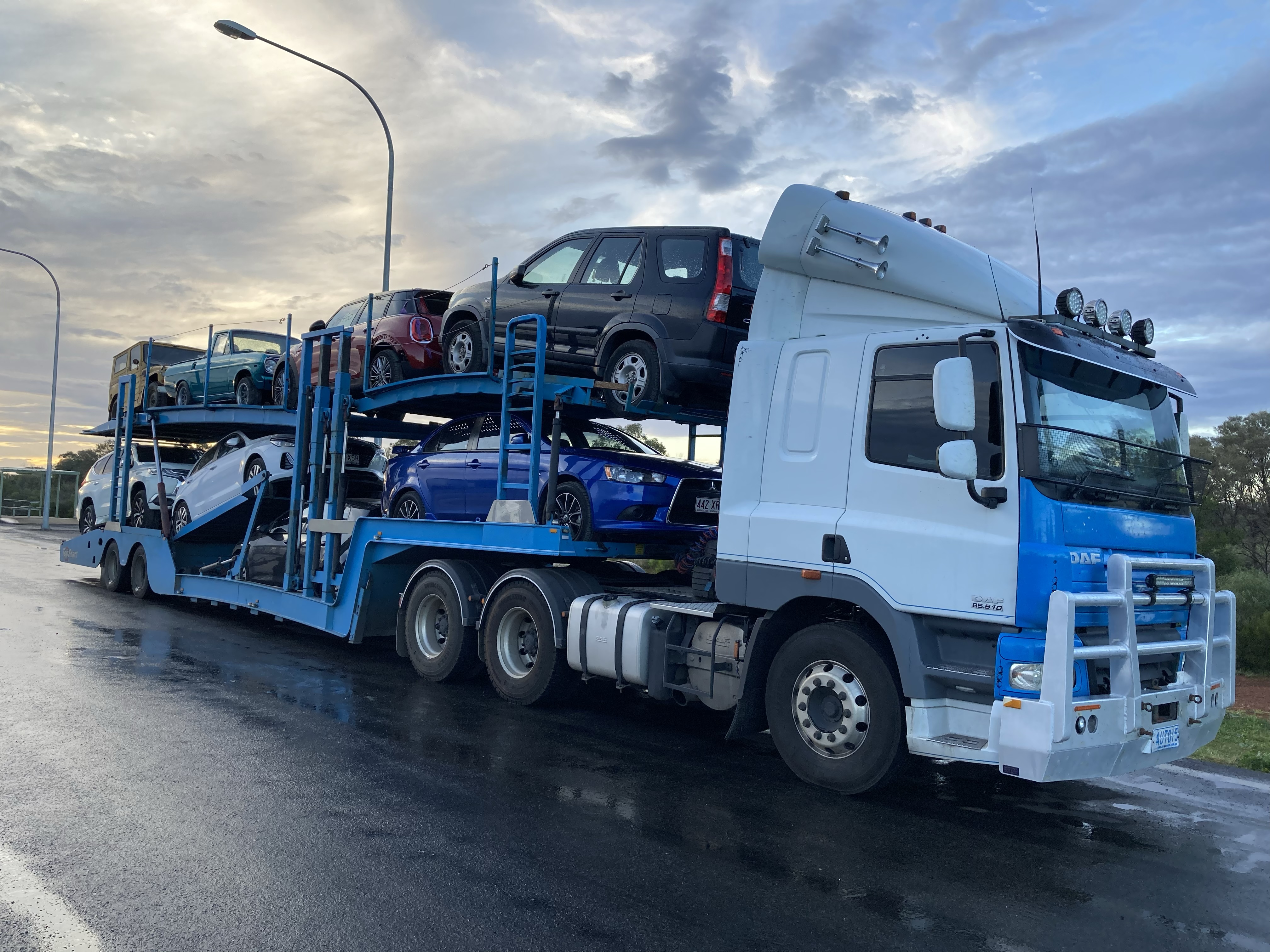 Auto Mover Car Carrier Loading Multiple Vehicles for Transport