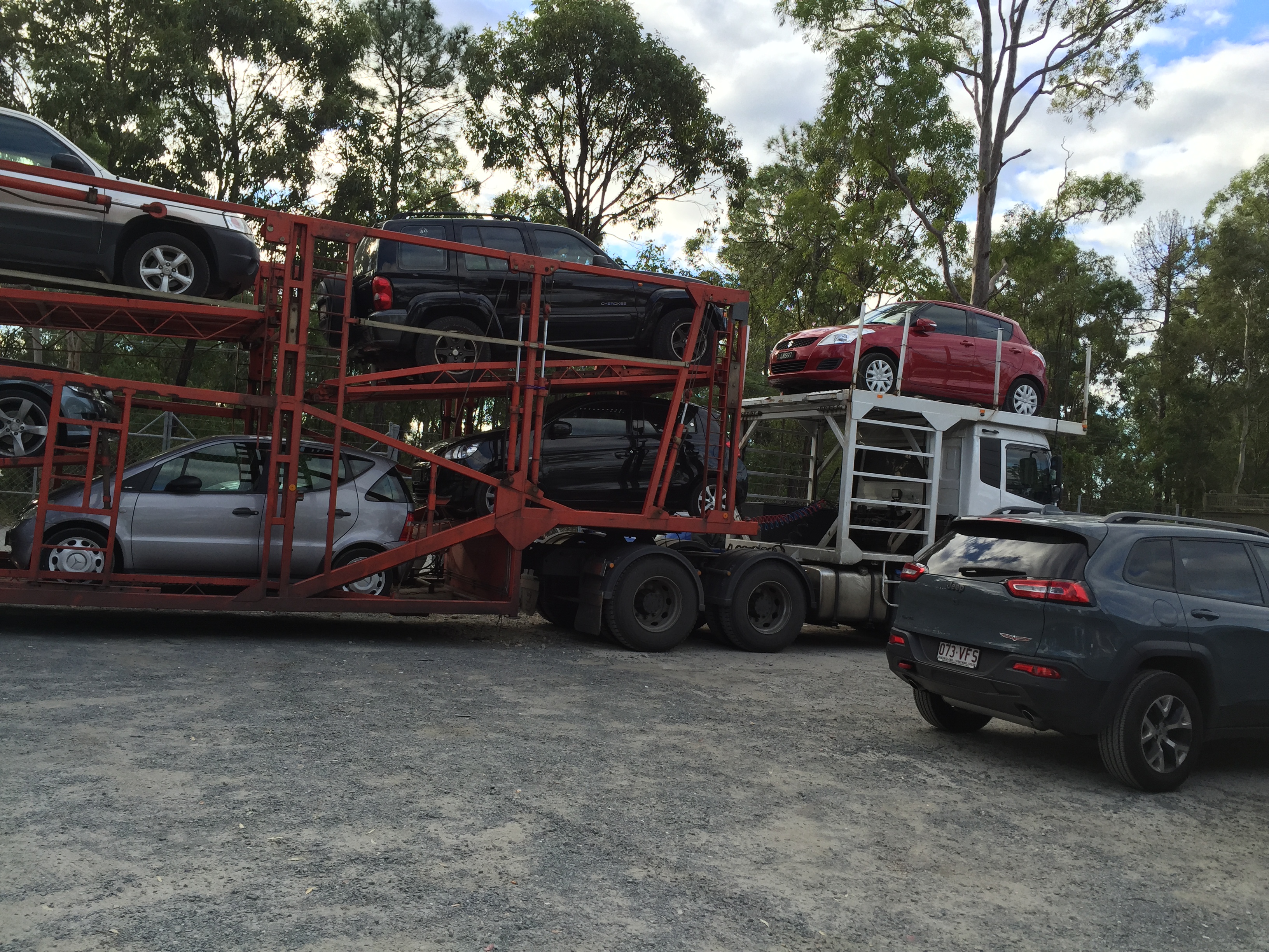 Auto Mover Car Carrier Loading Multiple Vehicles for Transport