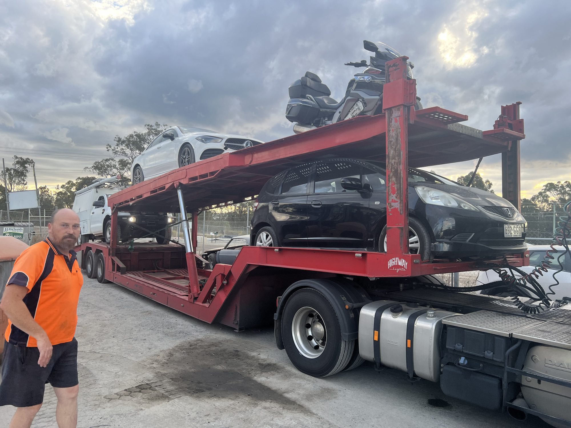 Auto Mover Car Carrier Loading Multiple Vehicles for Transport