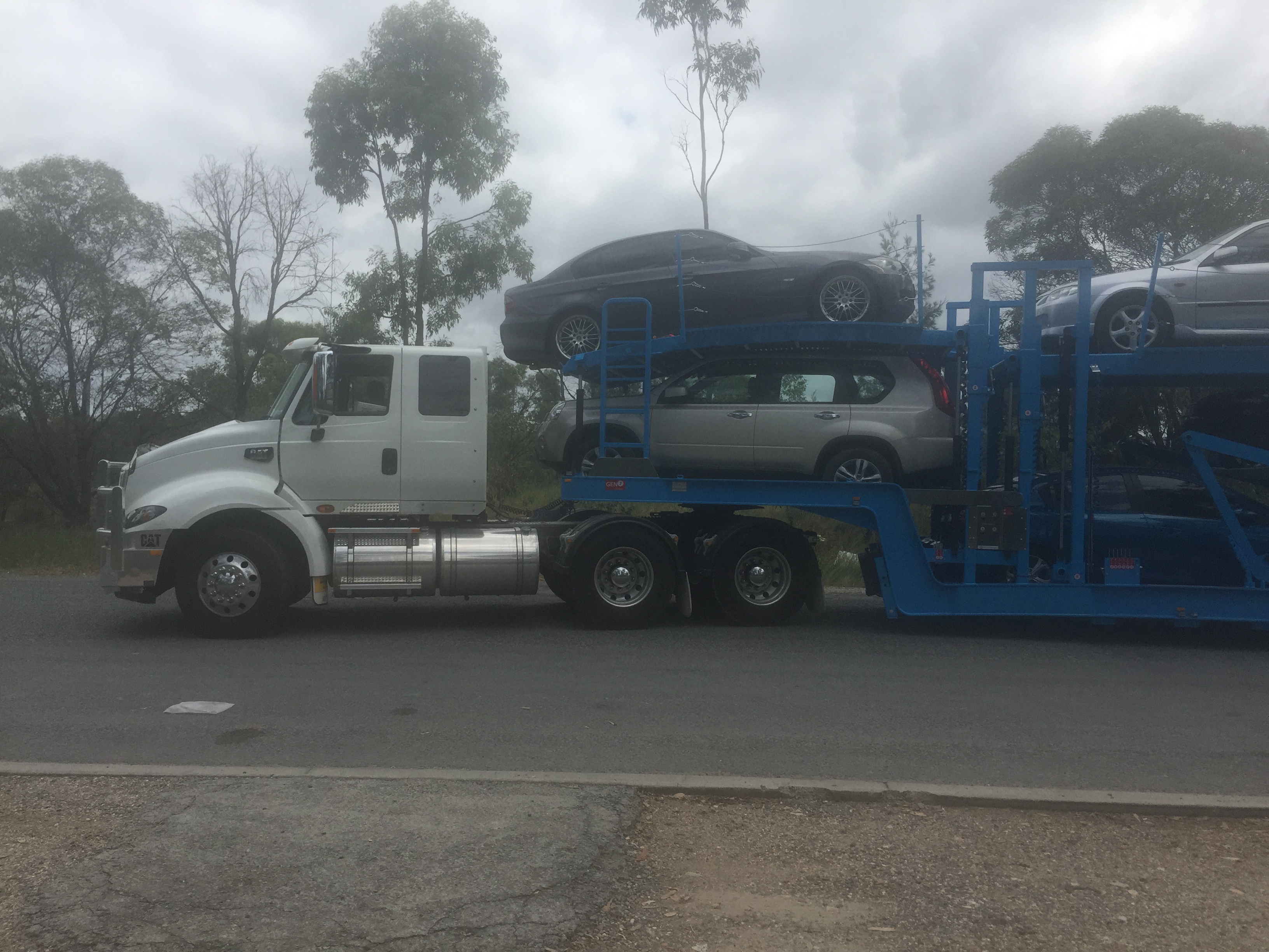 Auto Mover Car Carrier Transporting Multiple Vehicles