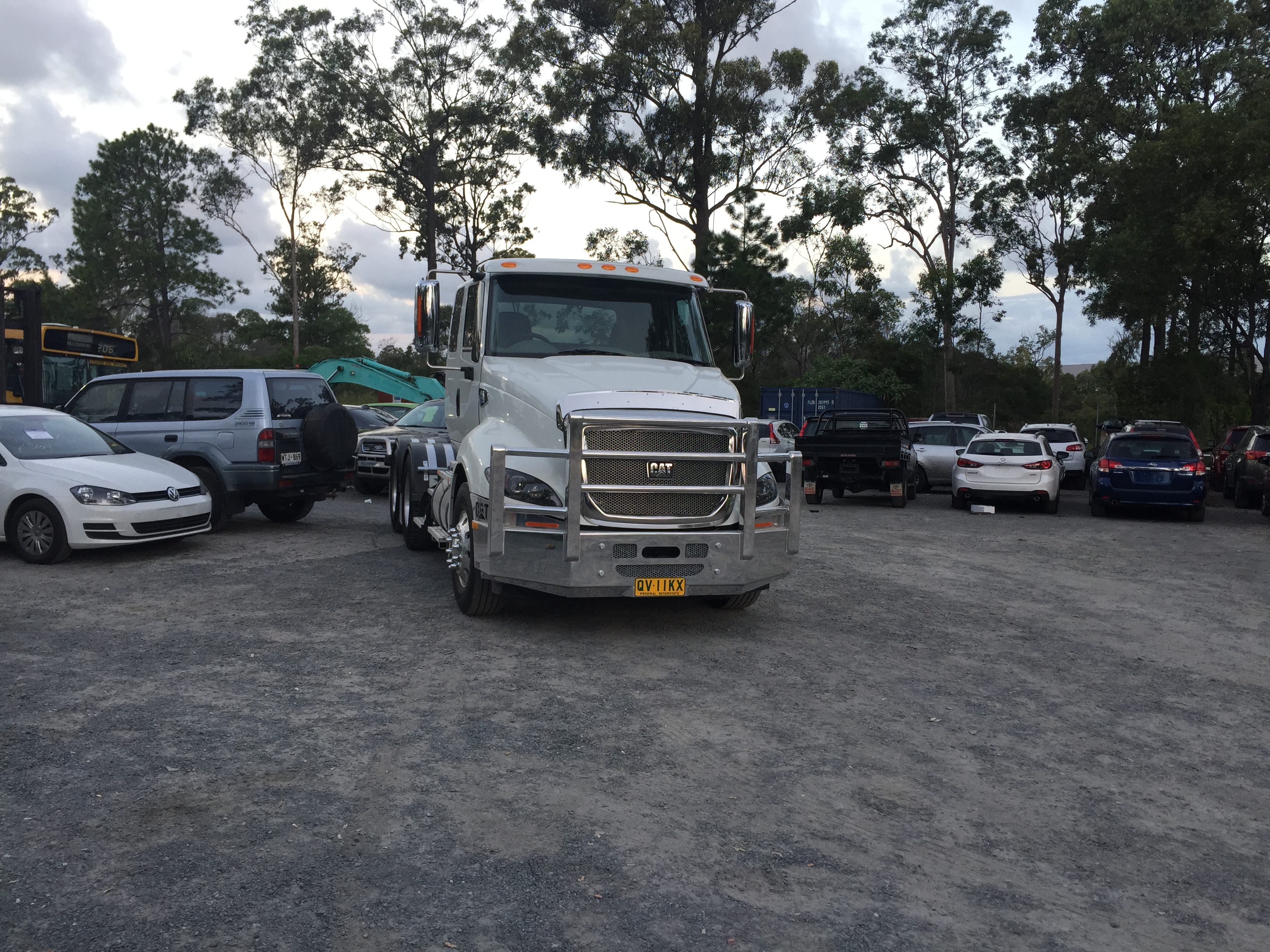 Auto Mover CAT truck with mixed vehicle fleet transport