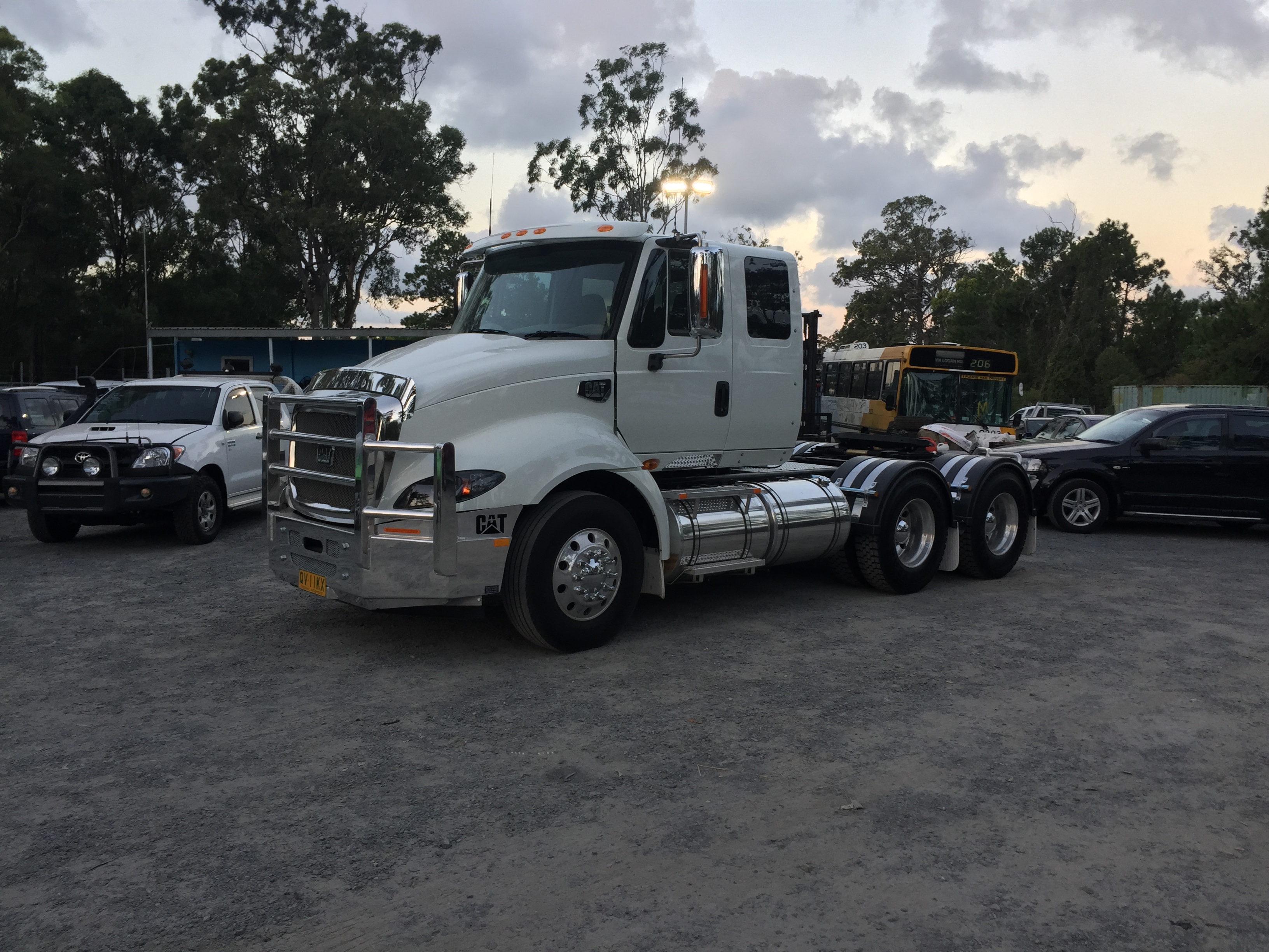 Auto Mover Caterpillar Semi-Truck Ready for Transport