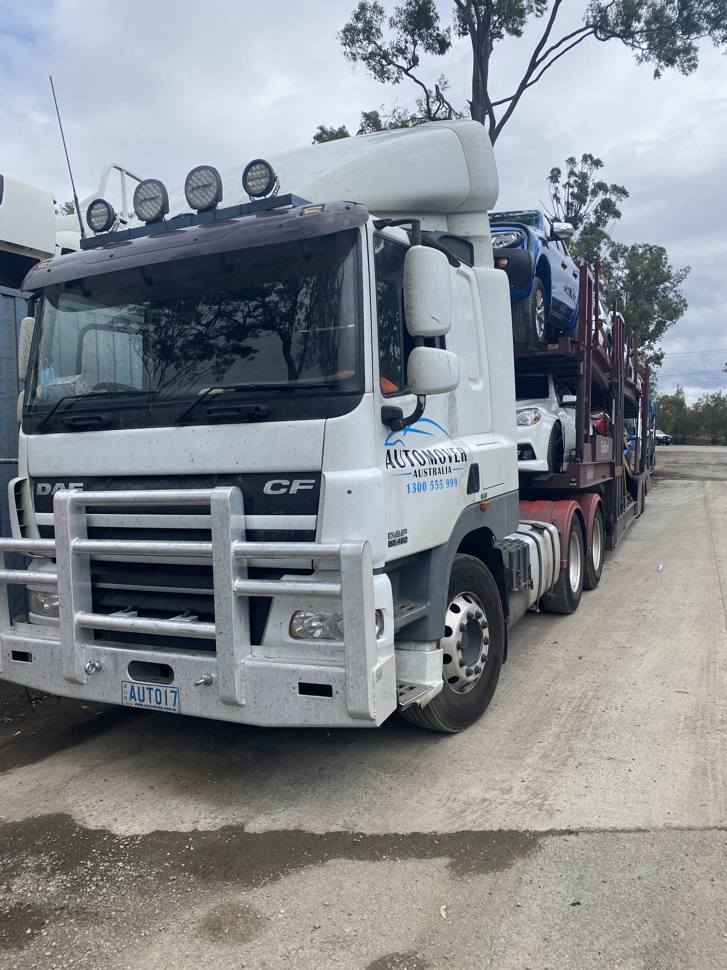Auto Mover DAF CF Truck Transporting Multiple Vehicles