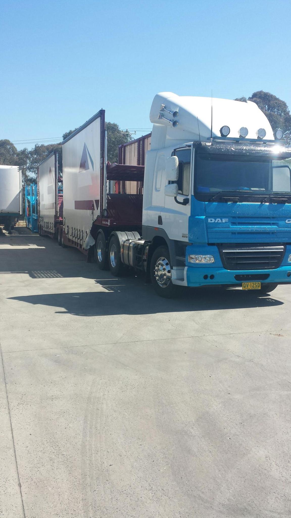 Auto Mover DAF Prime Mover with Enclosed Livestock Trailer