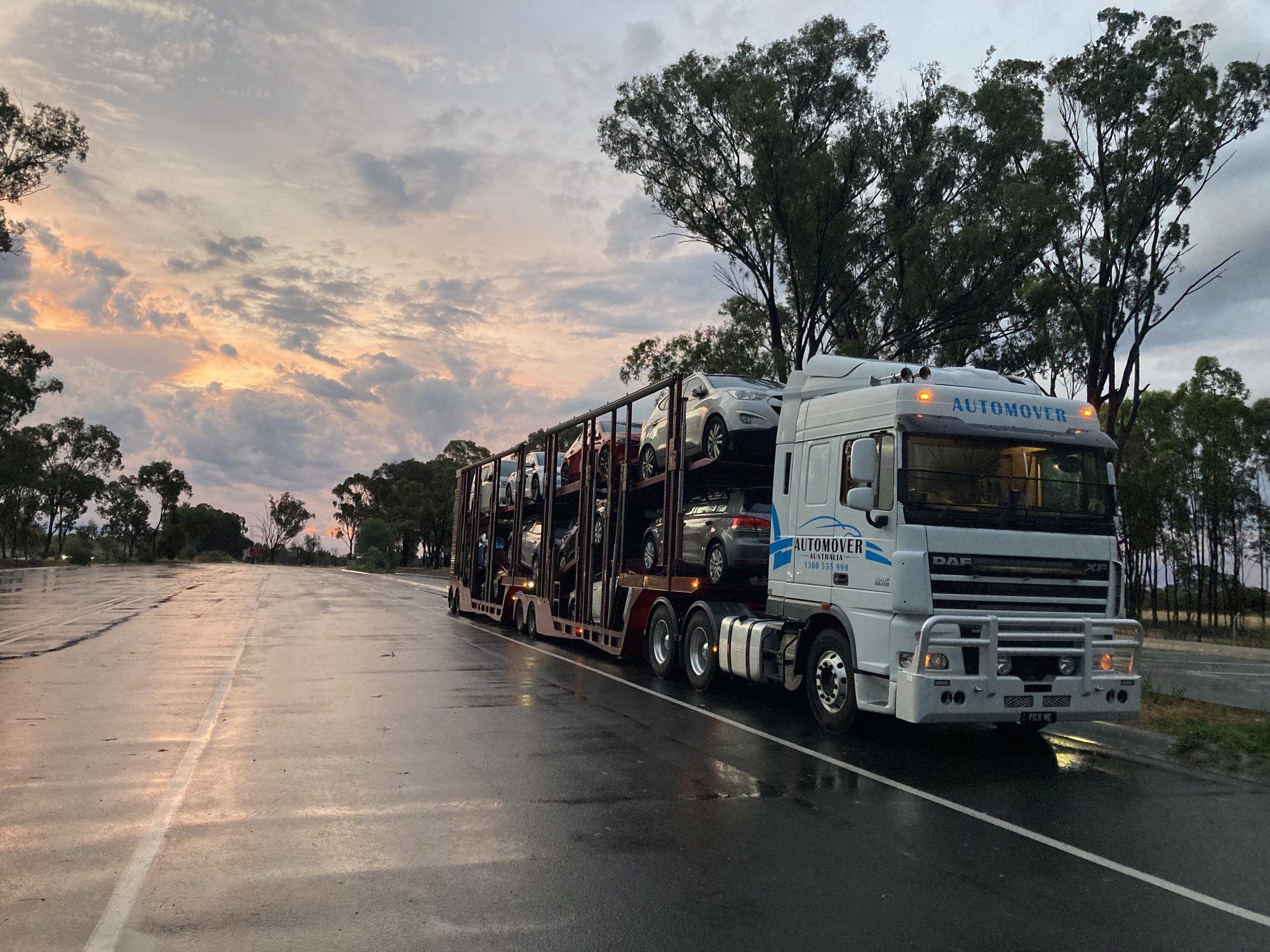 Auto Mover DAF Truck Transporting Multiple Vehicles