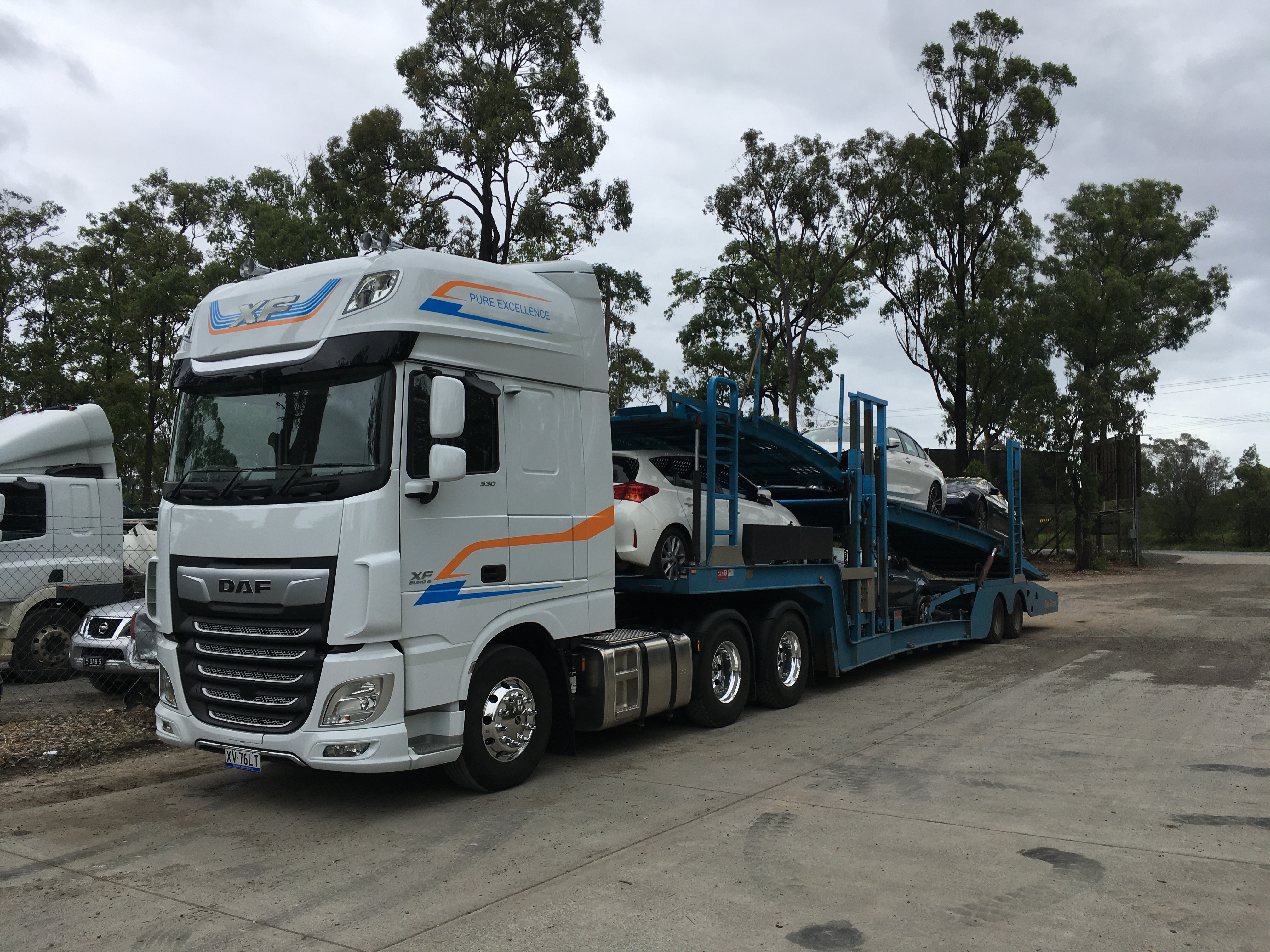 Auto Mover DAF XF Truck Transporting Multiple Vehicles