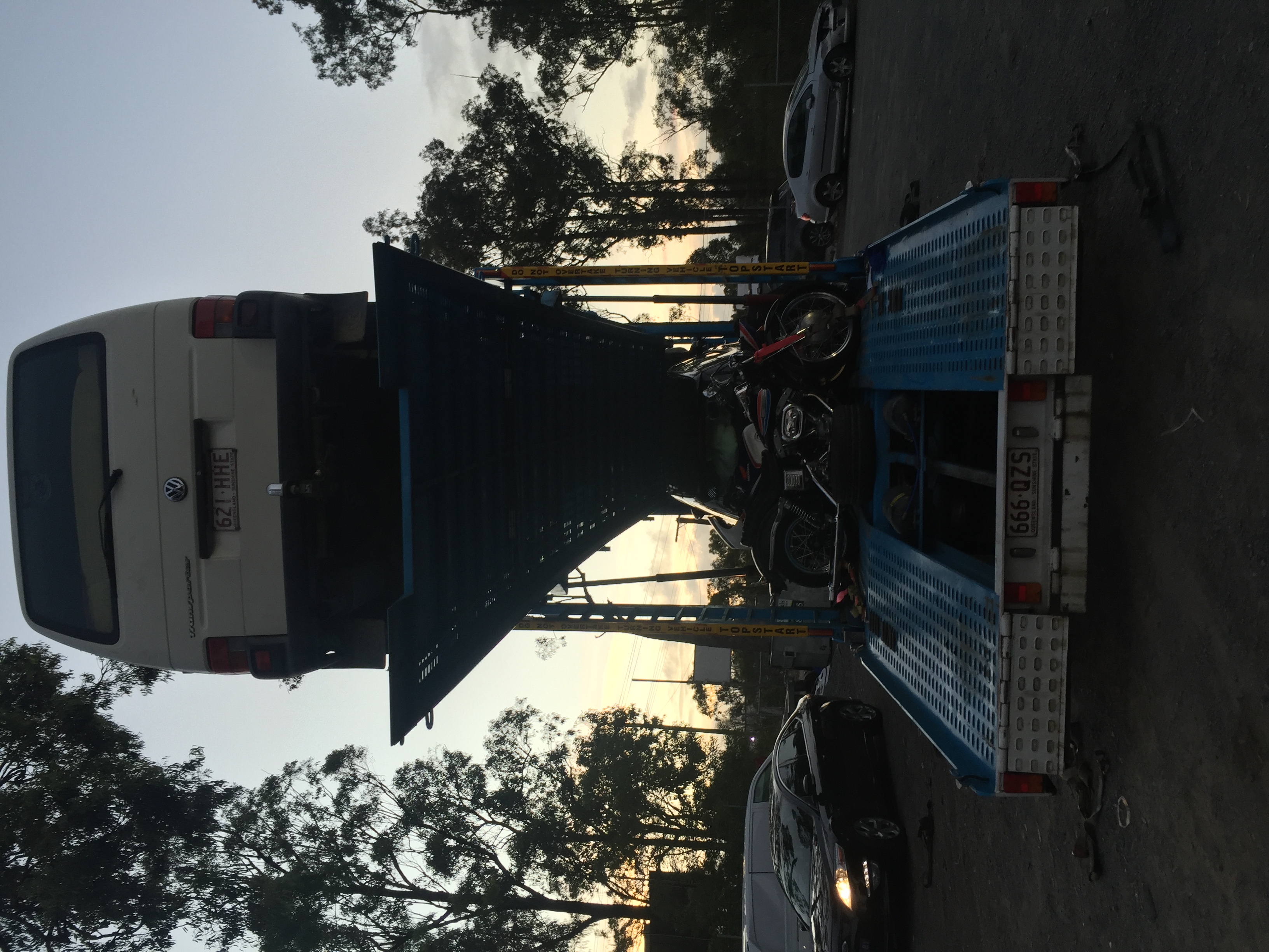Auto Mover Double Deck Car Carrier with Multiple Vehicles