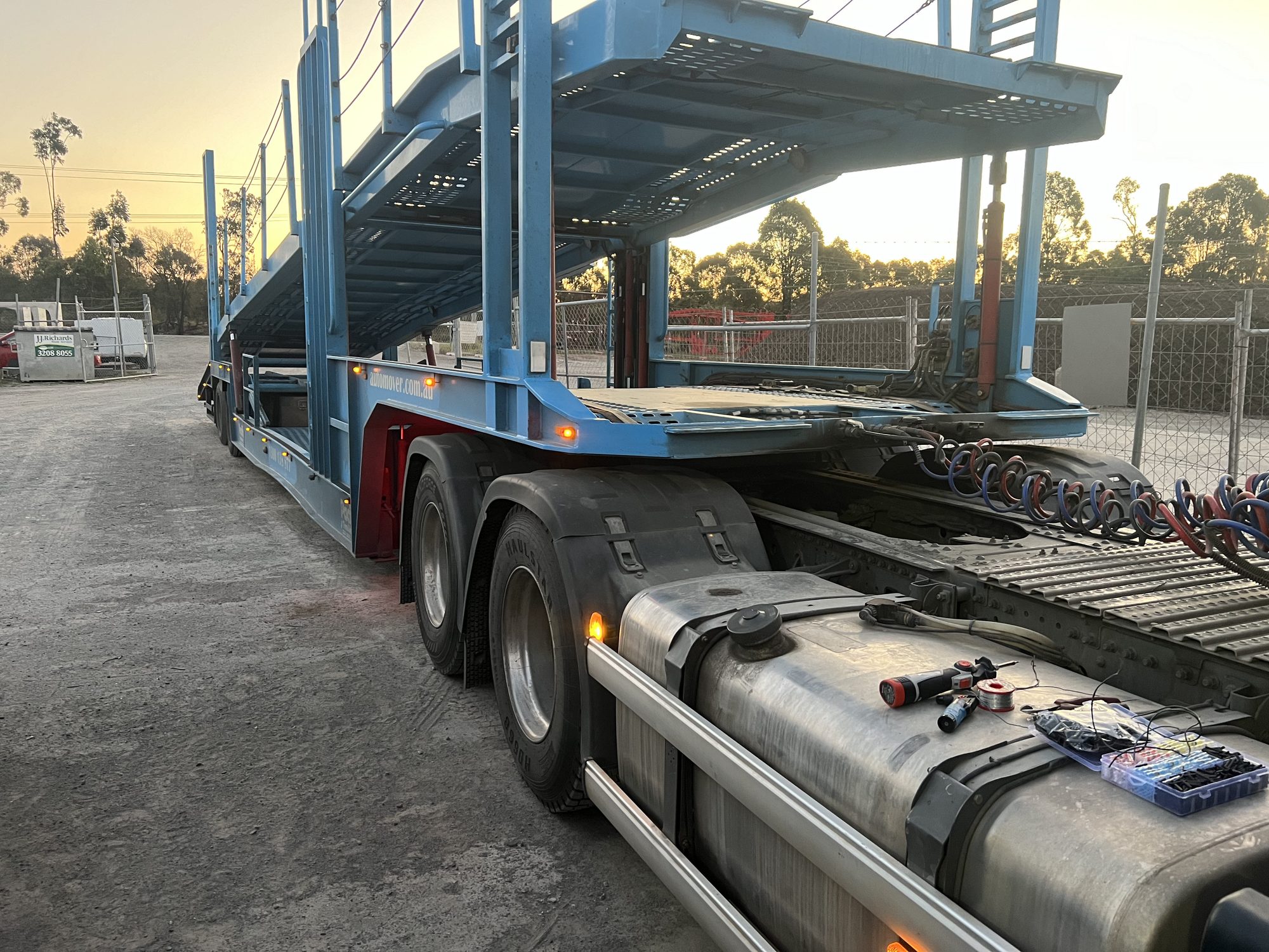 Auto Mover Double Deck Car Carrier with Vehicles Loaded