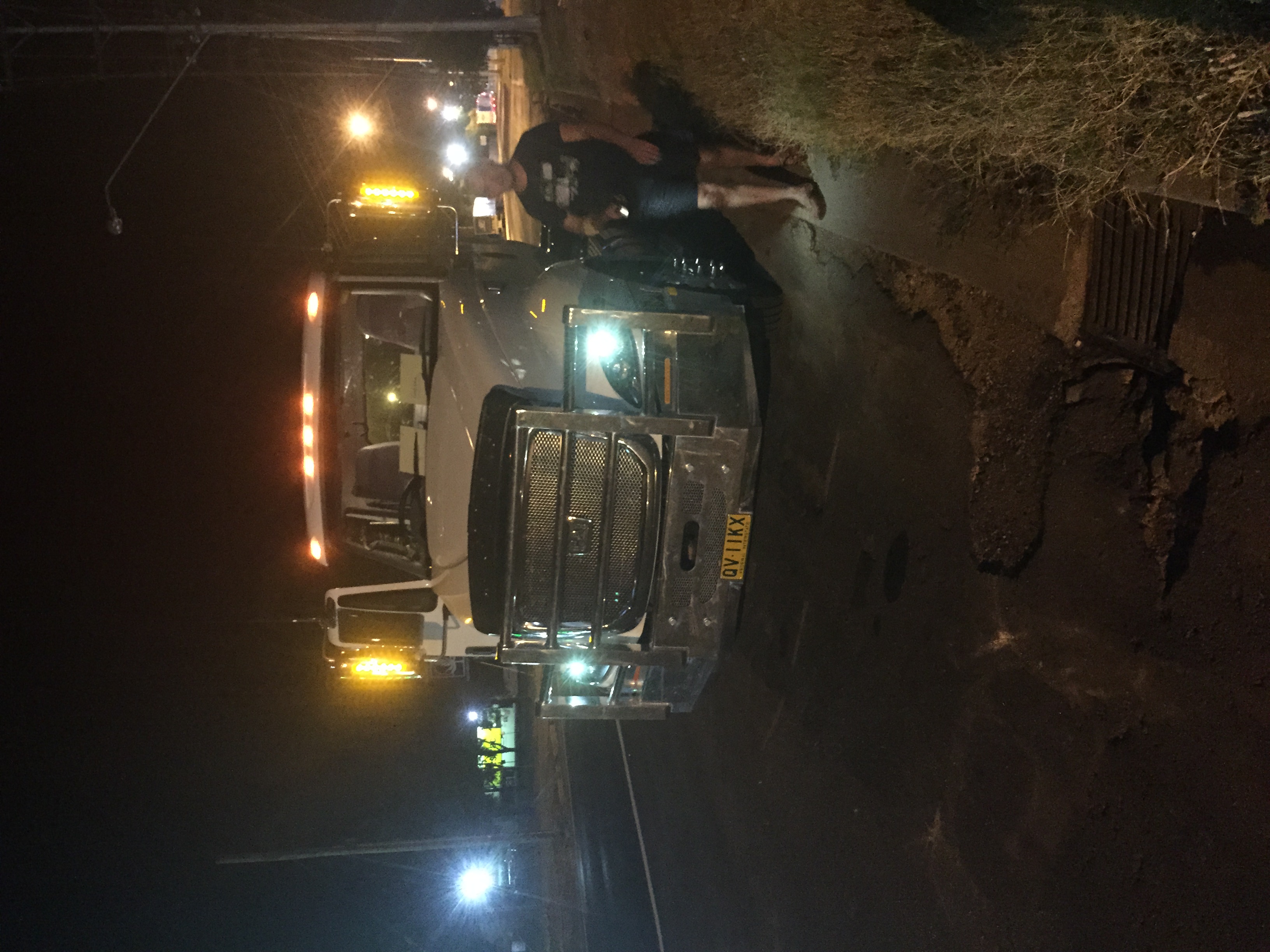 Auto Mover Heavy Truck Transport Service Night Operation
