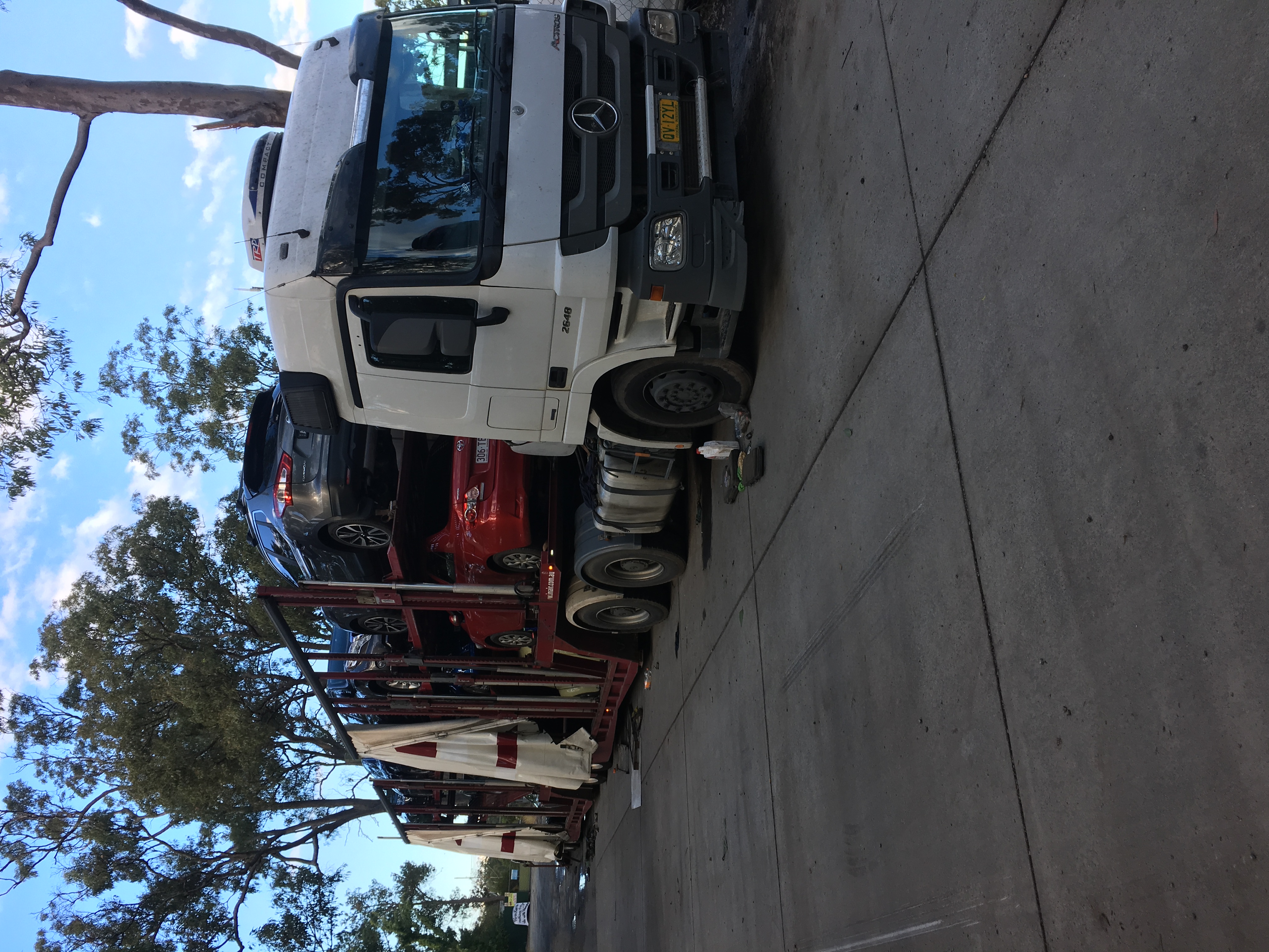 Auto Mover Mercedes Truck Transporting Multiple Vehicles