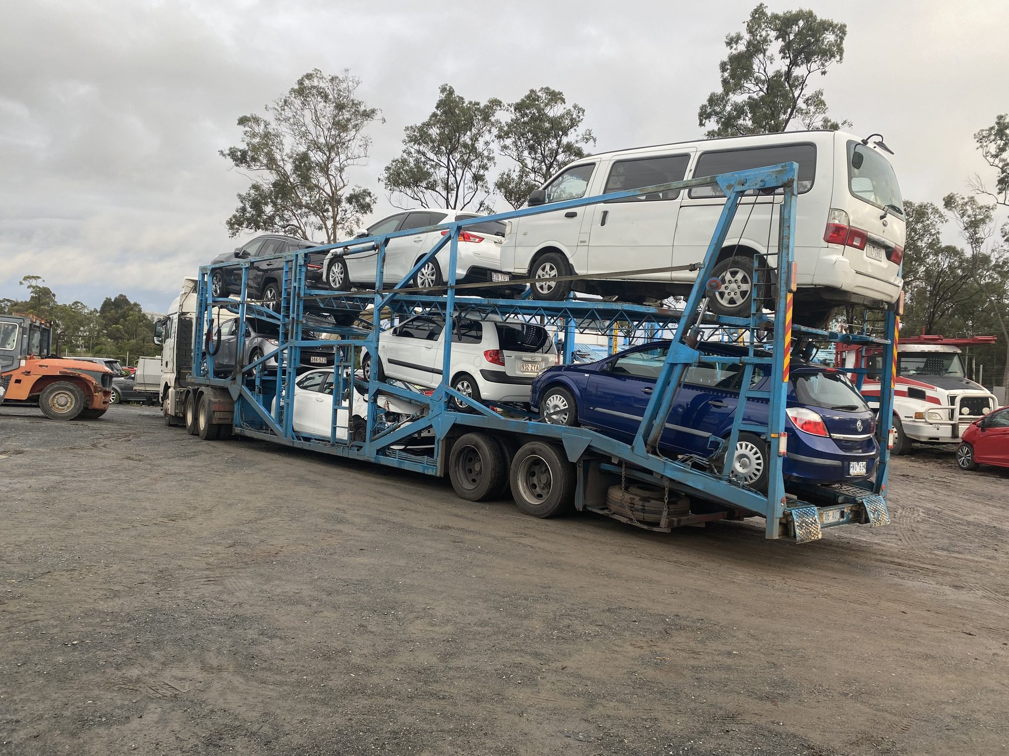 Auto Mover Multi-Deck Car Carrier Loaded with Vehicles