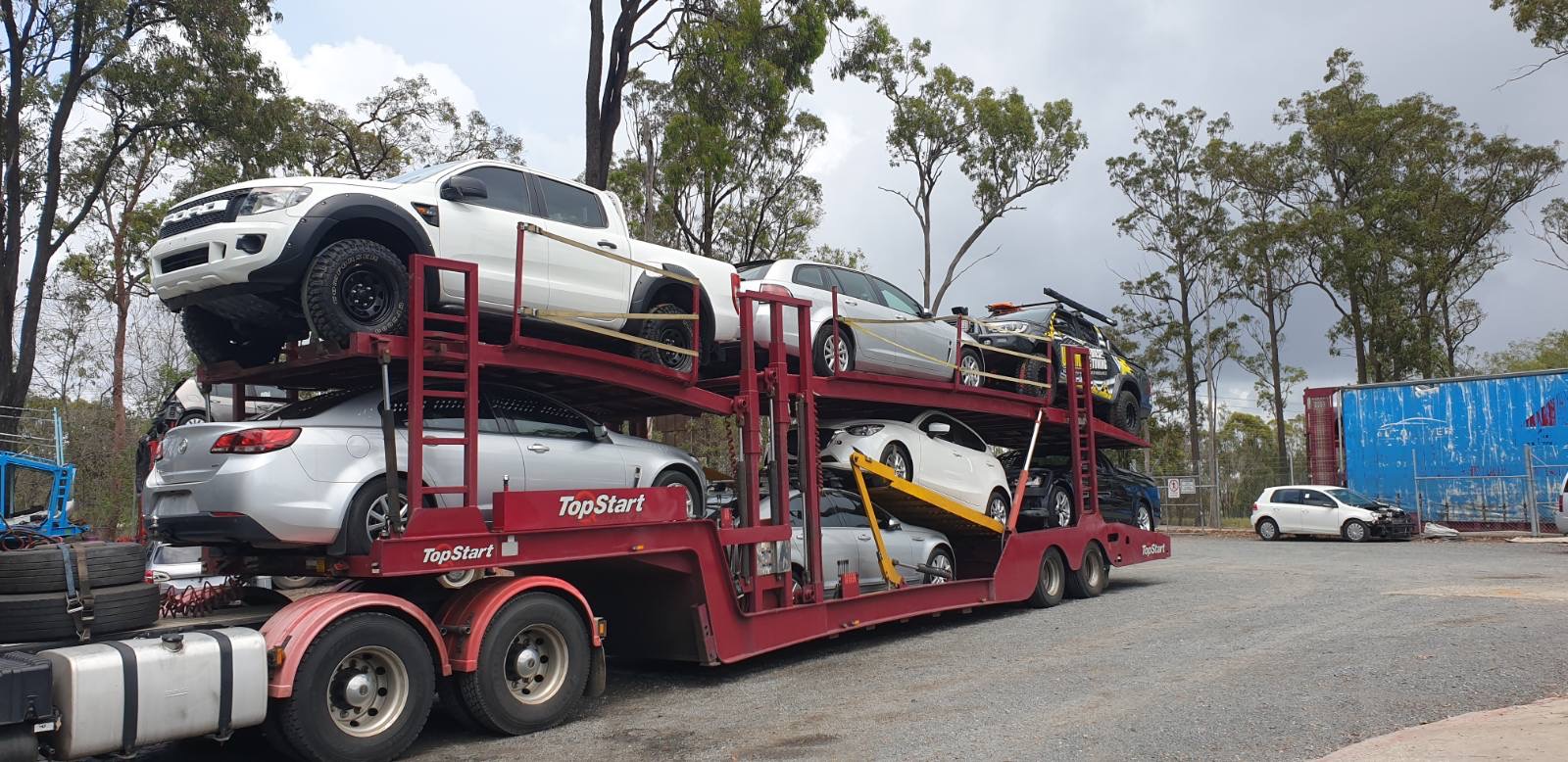 Auto Mover Multi-Deck Car Carrier Loaded with Vehicles